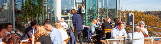 Personen beim Essen